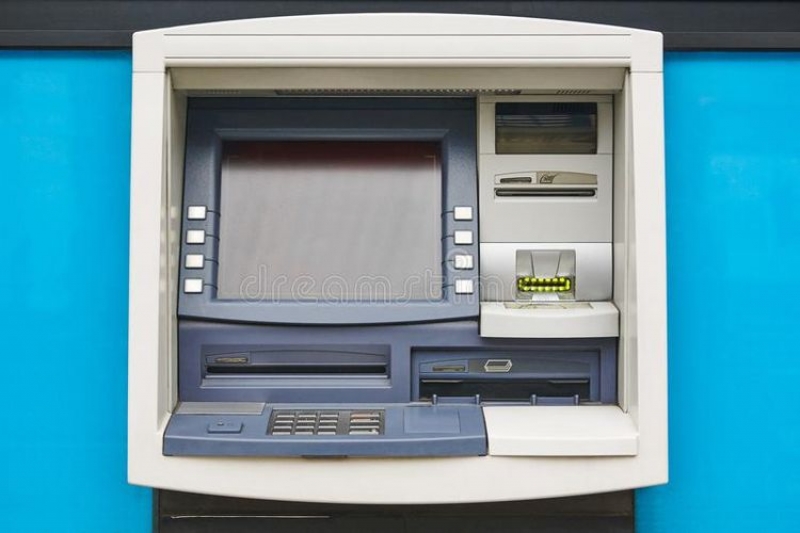 Złodzieje bankomatów przed sądem.