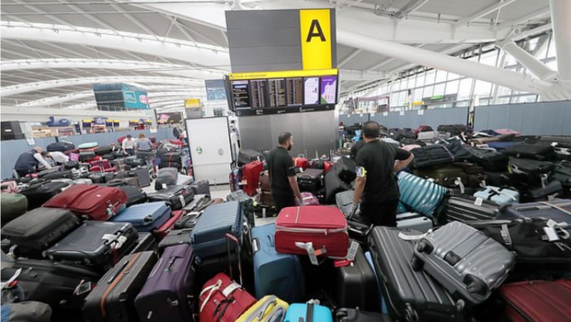Tysiące pasażerów British Airways pozostawionych bez bagażu w chaosie na Heathrow.
