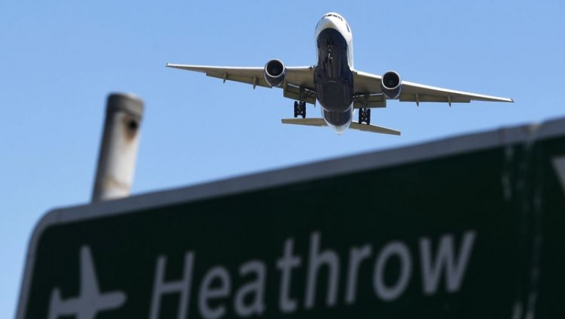 Lotnisko Heathrow przedłuża limit liczby pasażerów do końca października w celu ograniczenia chaosu.