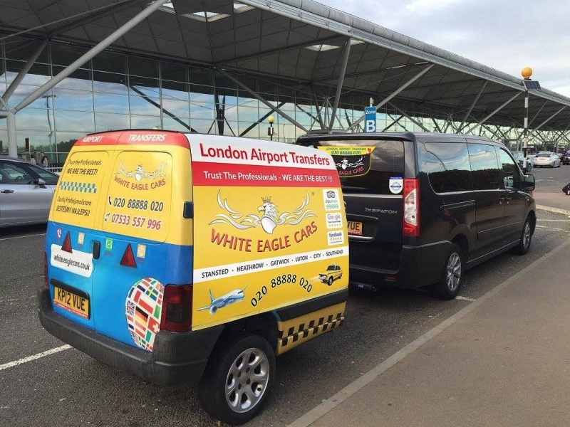 Chaos na lotnisku Stansted po pożarze w saloniku.